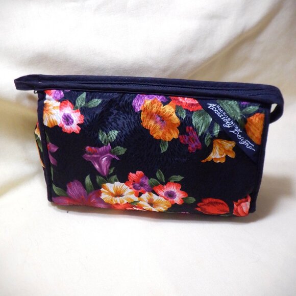 Fashionable ~~~ ACCESSORY BAG ~~~ New - Picture 1 of 1